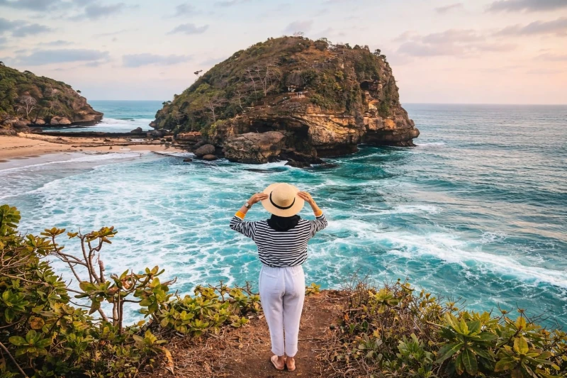 private-trip-pantai-timang-shuttle-jeep-drini-heha-sky-view-pinus-pengger